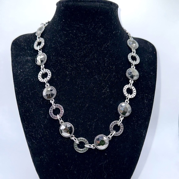 Beautiful set!! Earring t-shirt necklace paired together! - Picture 2 of 3